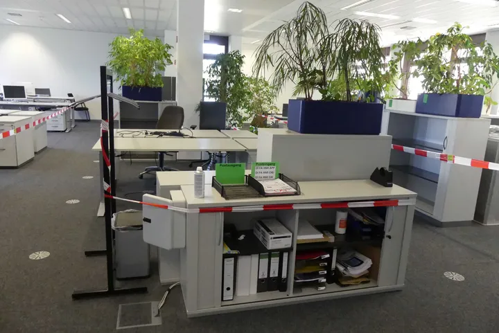 Rauminhalt Großraumbüro mit 3x Schreibtisch, elektrisch höhenverstellbar